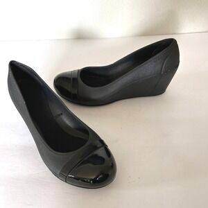 Crocs Wedge Womens Heels‎ Black Croslite Patent Detail Sandals Cap Toe Comfort 7